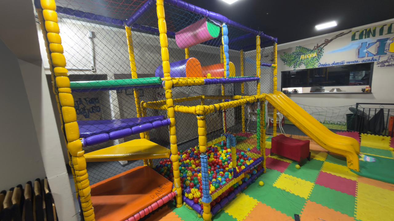 Cantinho Kids com piscina de bolinhas